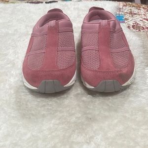 Easy spirit slip on tennis shoes